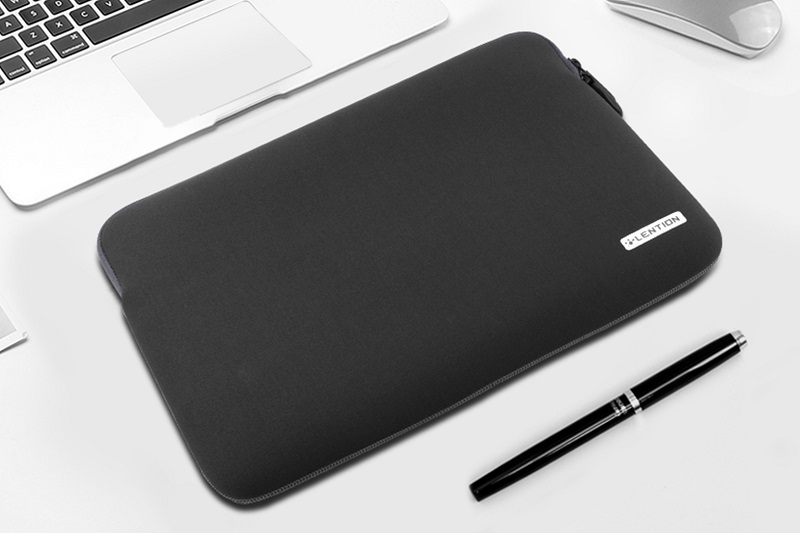 کیف ضدآب NEOPRENE SLEEVE (14 تا 15 اینچ) برند لنشن در ابعاد داخلی:(330*240*10) / ابعادخارجی:(350*250*10) است که در یک کوله پشتی بزرگتر ، کیف ، کیف مسنجر جا می گیرد. .این کیف دارای زیپ ضد آب نیز می باشد که از نفوذ آب و مایعات جلوگیری میکند .