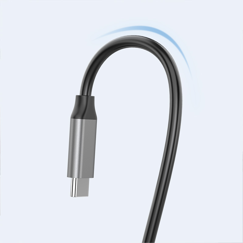 کارت خوان لنشن C8CR از یک طراحی مربعی شکل کوچک و ظریف برخوردار است که برای آن 3 ورودی اعم از CF، Micro SD و  3.0 SD طراحی شده است. لذا میتوانید برای خواندن یا نوشتن بر روی هر یک از کارت حافظه های متعلق به ورودی های این محصول کارت خوان اقدام کنید. یکی از نکاتی که در خصوص کارت خوان ها از اهمیت بالایی برخوردار است، عدم قطع اتصال و همینطور قابلیت خواندن و نوشتن همزمان بر روی کارت حافظه ها میباشد که کارت خوان LENTION C8CR از این ویژگی برخوردار است. به علاوه سرعت خواندن و نوشتن اطلاعات در این کارت خوان ایده آل است و تا 95Mb/s میرسد.