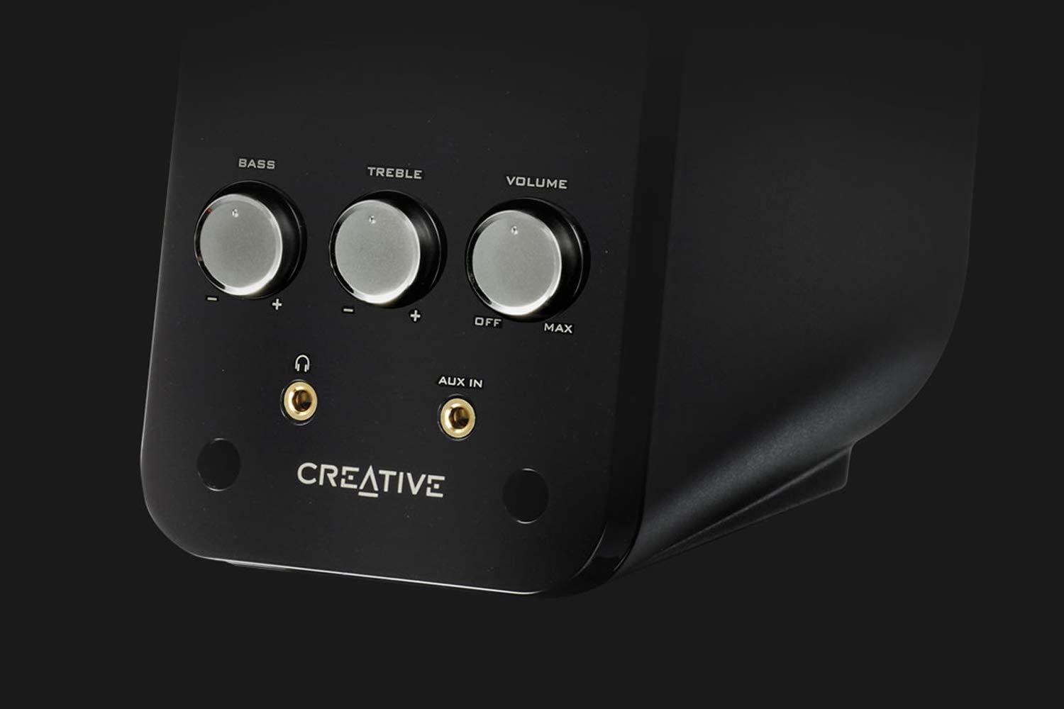 اسپیکر GIGAWORK T20 SERIES II تریبل و بیس به صورت جداگانه قابل تنظیم می باشند. همچین یک تبدیل RCA به Stereo Jack 3.5mm جهت استفاده از TV یا DVD Player تعبیه شده است